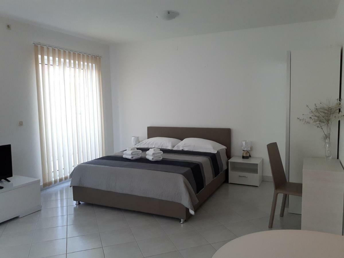 Apartments Nika Trogir Exterior foto