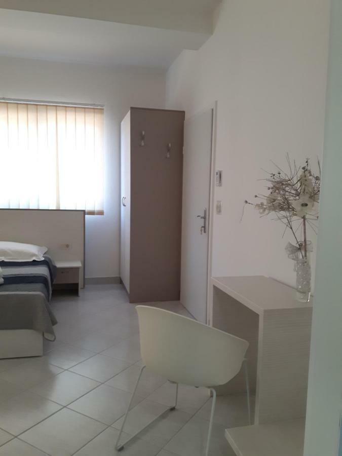 Apartments Nika Trogir Exterior foto